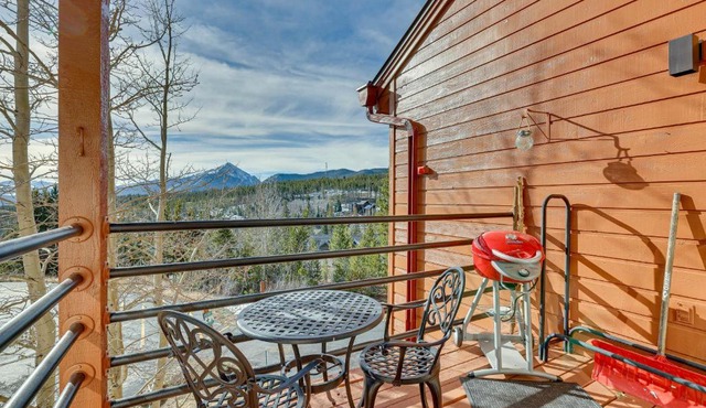 Heated Pool Access + Near Skiing: Colorado Retreat