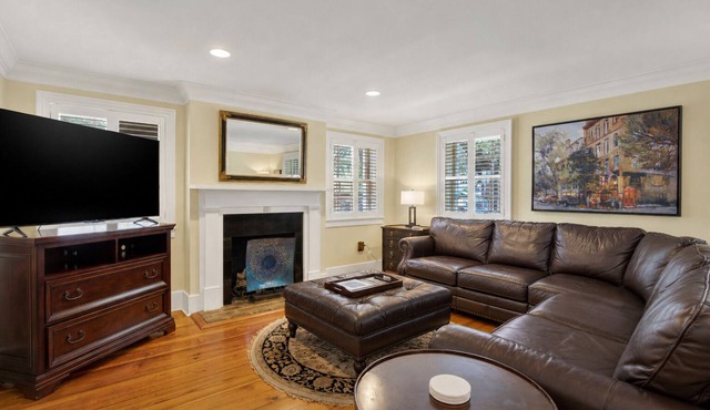 Heated Pool Access, Walk in Historic Downtown!