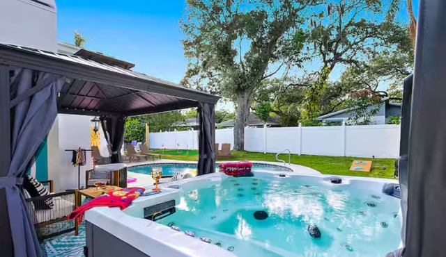 Heated Pool Beach House Hot Tub, Fire Pit, Games