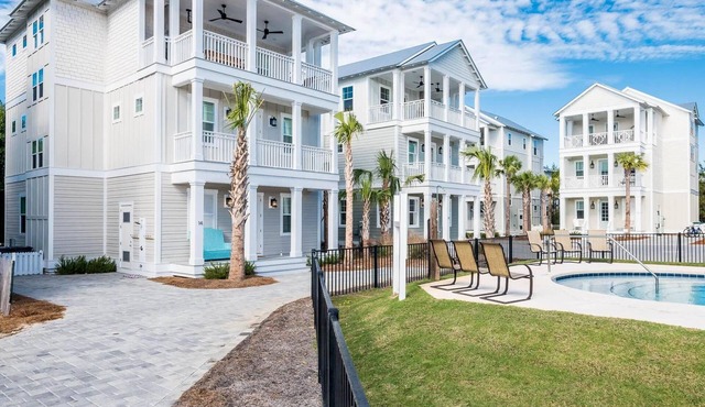 HEATED POOL,Beachside of 30A -.2 mile walk to beach, 2 blocks to Rosemary