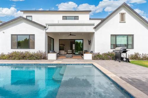 Heated Pool Fire pit backyard grill Phoenix DT