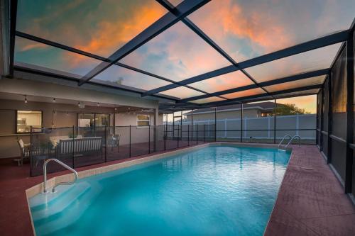 Heated Pool Game Room 9 beds Families!