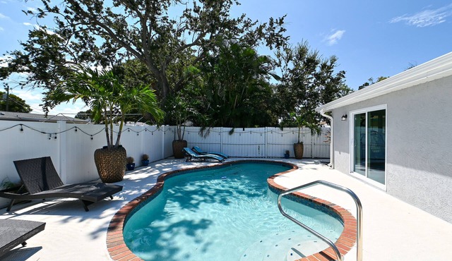 HEATED Pool, Game Room, Bunk Beds, Close to Beaches & All the Fun!