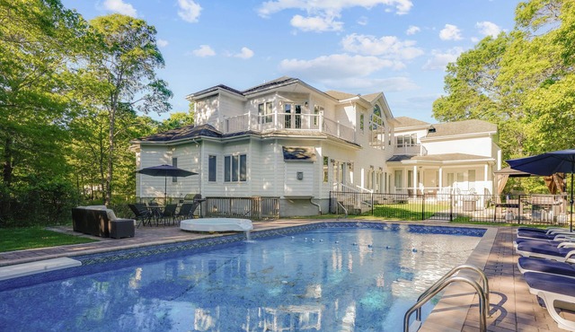 Heated Pool + Hot Tub - Luxe 7BR Villa