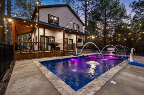 Heated Pool, MiniGolf, Hot Tub, FirePit, Sleeps 14
