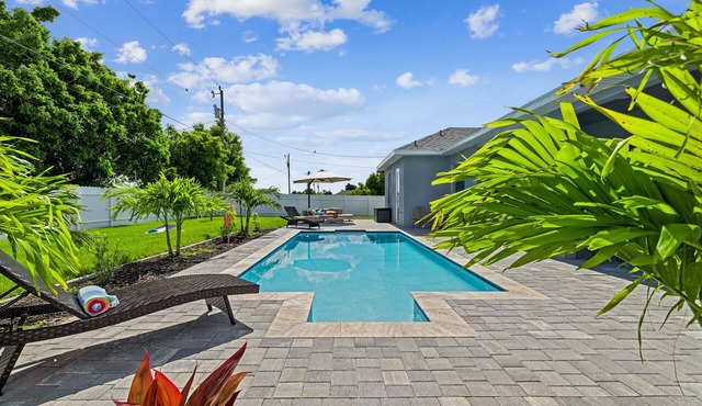 Heated Pool!🌴Modern Home☀️4 Bedrooms!