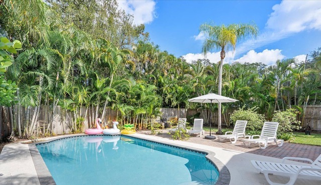 Heated Pool Peaceful Garden Villa Resort Style