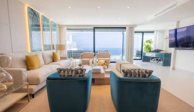 Heated pool · Sea views · Luxury and beach LGL 8