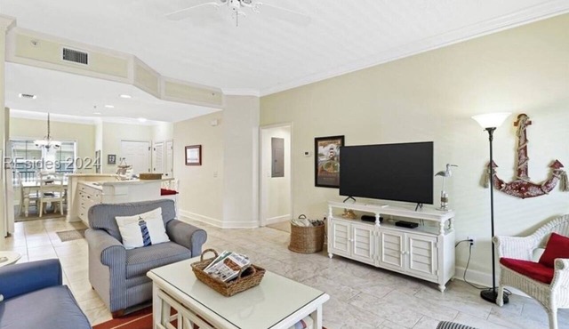 Heated Pool 2BR 2BA Walk-In Shower Sofa Bed Sleeps 7 WiFi Porch Pool Hot Tub