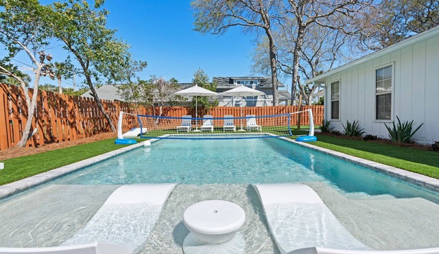 Heated Pool, Game Room, Putting Green in Jax Beach