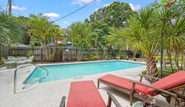 Heated Pool, Walk Downtown- Palm Paradise