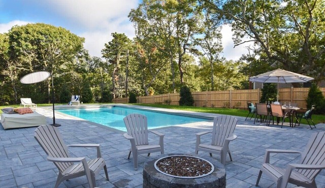Heated Saltwater Pool Hot Tub!