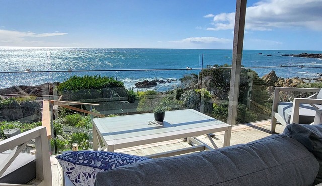 Heathcliff. Luxury Beach House with Stunning Ocean Views