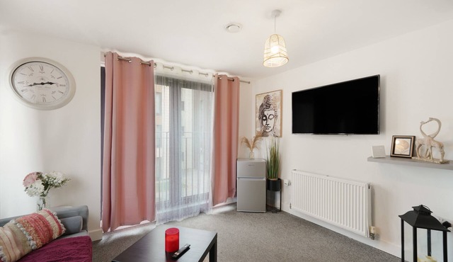 Heathrow Gateway Apartments with Private Parking33