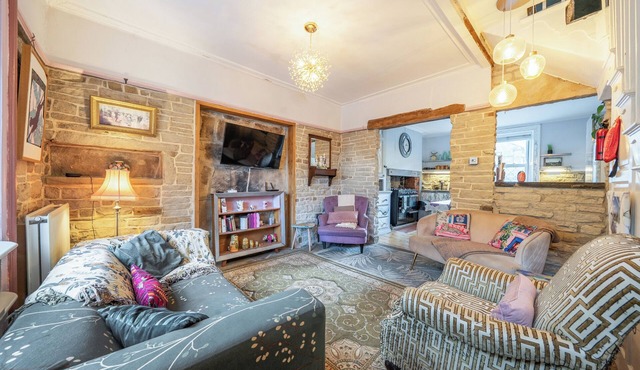 Hebden Bridge - House - Sleeps 8 - Pet Friendly