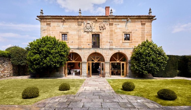 Helguera Palacio Boutique & Antique