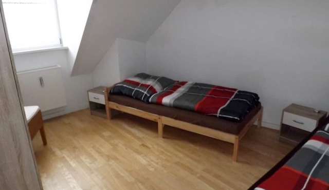 Helle Dachstudio Fewo mit moderner Einbauküche