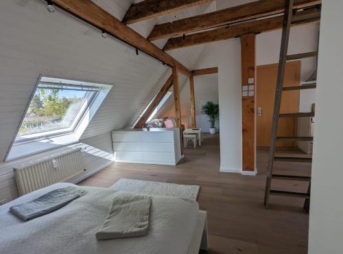 Helles Dachgeschoss-Appartement