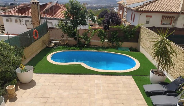 Helles Haus mit Aussicht und privatem Pool by Interhome