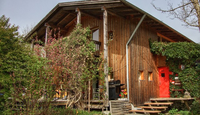 Helles, Kinderfreundliches Ferienhaus "zum Paradies" mit Garten und Weiherblick