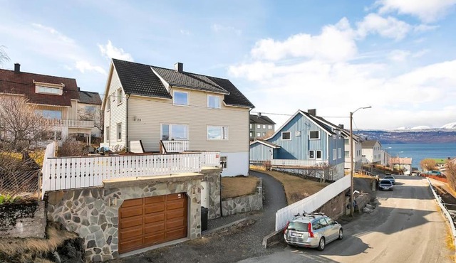 Helt nytt, oppgradert hus med fantastisk utsikt.