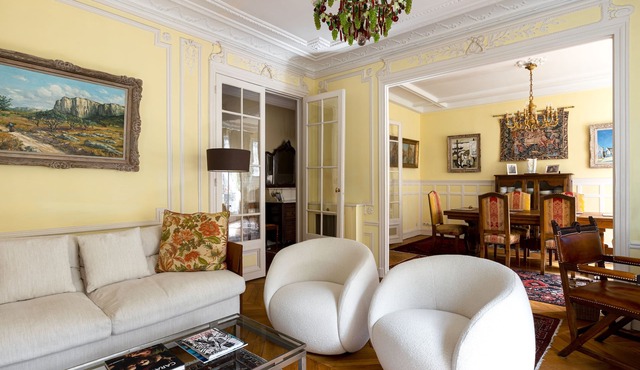 Hemingway's Hood between Luxembourg Gardens and Montparnasse
