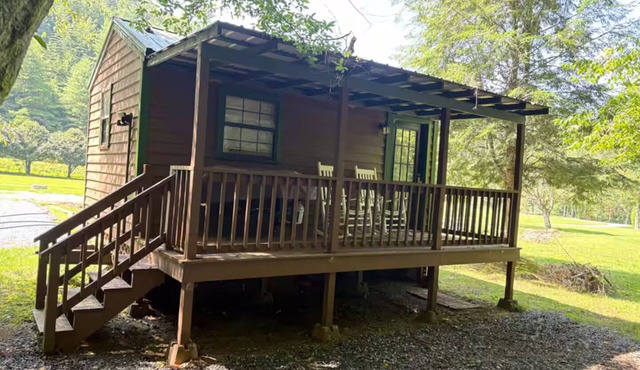 Hemlock Cabin, a small cozy stay on the Hiawassee