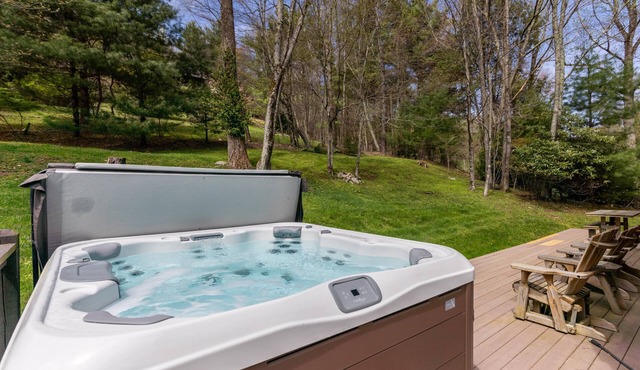 Hemlock Hideaway - Between Boone and Blowing Rock, Fire pit, Hot Tub, Tranquil Community