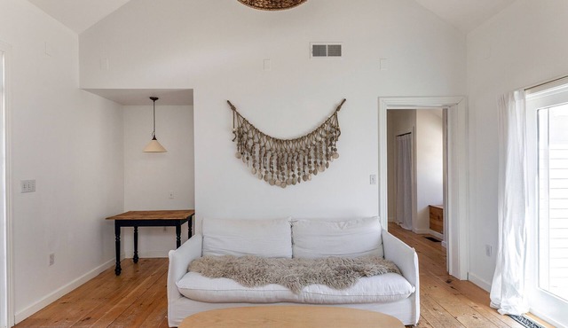 Hemlock Hill Suite - 1-bedroom apartment with WiFi, AC in lovely Litchfield