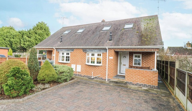 HEN AND CHICKENS, family friendly in Stourport-On-Severn