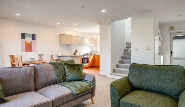 Henderson Retreat 3BR Townhouse with Parking