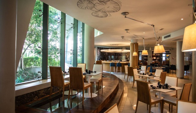 Hennessy Park Hotel