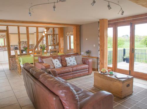 Henry's Barn - Ukc3168