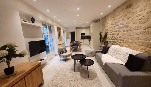 Here lived Voltaire-Maison in the city center 🌟📍