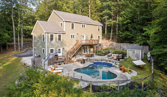 Heritage Hill Hideaway · Pool, Sauna, Hot Tub, 10 mins to Squam Lake Beach
