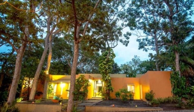 Hermosa casa 3 recámaras rodeada de naturaleza con piscina compartida, WiFi, AC.