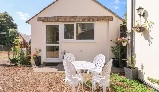 HERRIOTTS BRIDGE COTTAGE ANNEX, romantic in Bishop Sutton