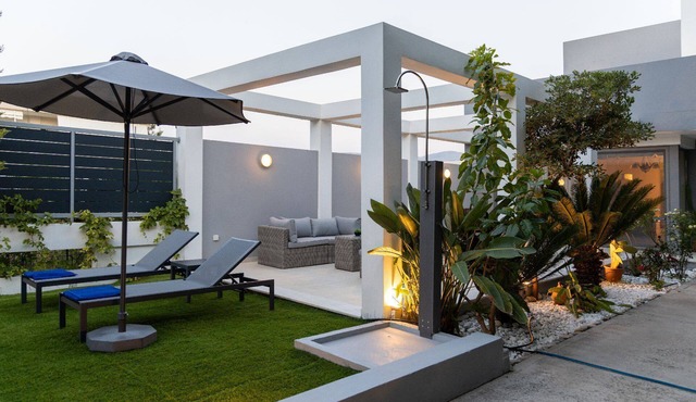 Hestia Grey Villa Luxury Property next to the Beach near Rethimno