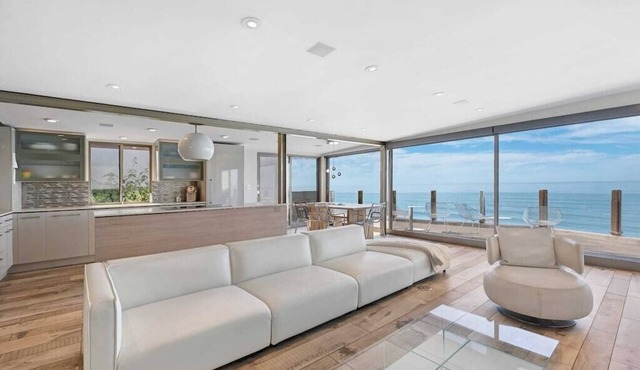 Hi-Tech Hideaway: Ocean Front!