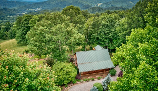 Hibernation Station - Soak in the hot tub, enjoy the long range mtn views!