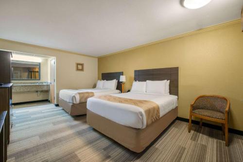 Hibiscus Inn & Suites