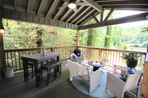 Hicks Hideaway