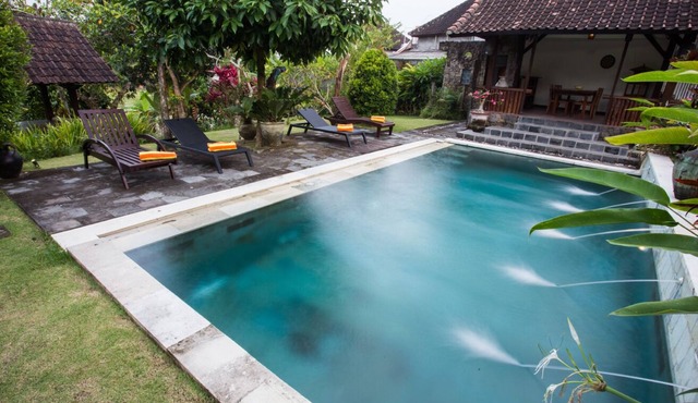 Hidden 4 Bedroom Joglo Historical Home, Large garden, Natural Eco living!