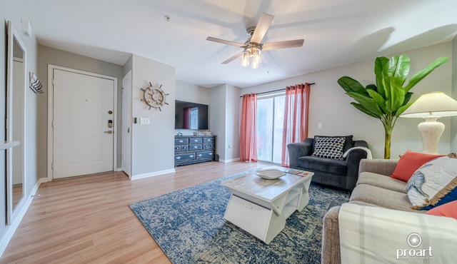 Hidden Gem condo w/Pool < 0.5 Mi to the Beach!