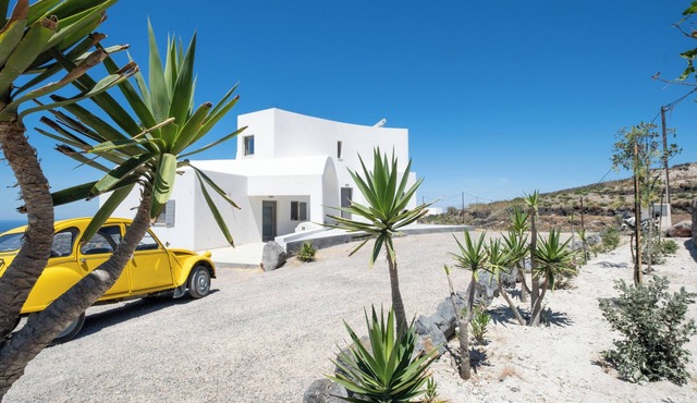 Hidden Gem of Santorini. A Cozy, Charming, Off-the-Beaten-Path Villa