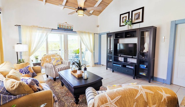 Hidden Haven - 2 bedrooms with ensuite baths & living/dining and full kitchen.