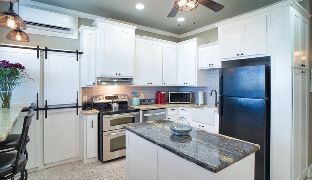 Hidden Hideaway with a View (Close to I-40/City) - Safe & Away from the Hotels