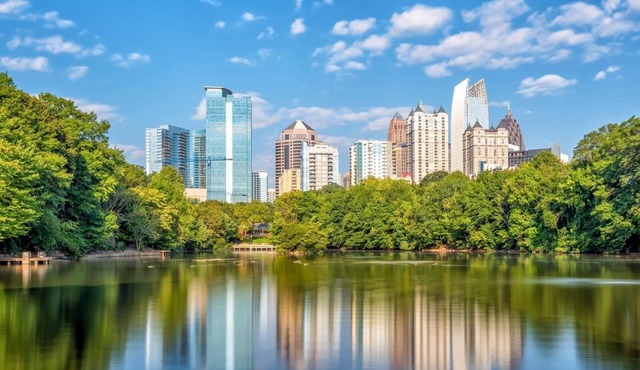 Hidden in Plain Site Suite w/Free Parking & City View