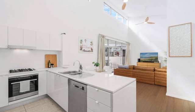 Hidden Oasis 2Bed-2Bath-1Car - 5 mins to CBD