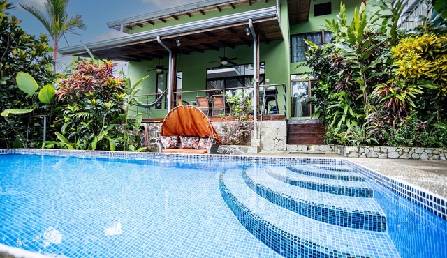 Hidden Oasis with Pool, Close to Beach, Restaurants & Stores
